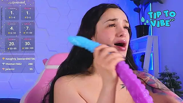 Snapshot of EvaCanton chatting on 12/27/24, 02:12 EvaCanton online show from 12/27/24, 02:12