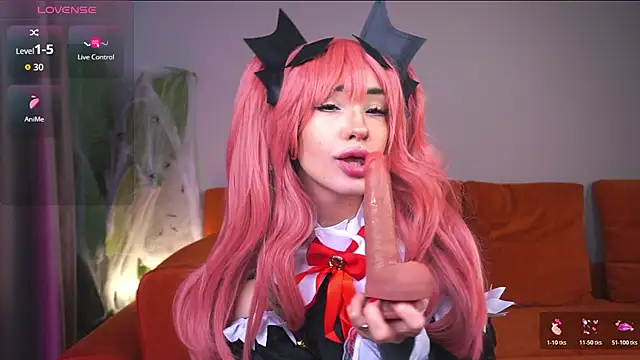 Snapshot of EvaCanton chatting on 10/27/25, 04:05 EvaCanton online show from 10/27/25, 04:05