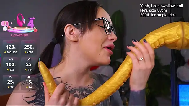 Snapshot of EvaCanton chatting on 12/18/25, 03:01 EvaCanton online show from 12/18/25, 03:01