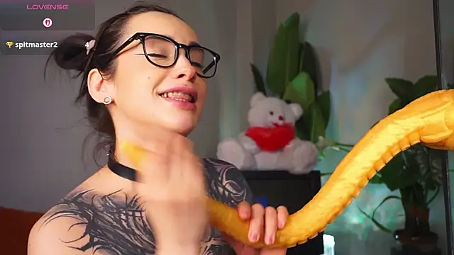 Snapshot of EvaCanton chatting on 02/01/26, 02:21 EvaCanton online show from 02/01/26, 02:21