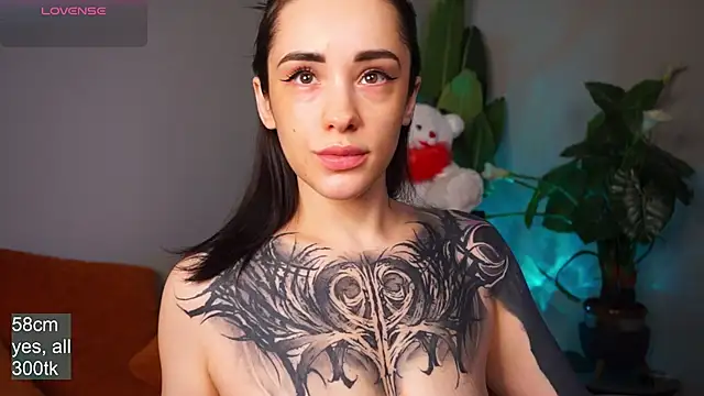 Snapshot of EvaCanton chatting on 02/02/26, 02:21 EvaCanton online show from 02/02/26, 02:21