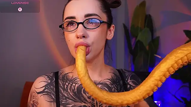 Snapshot of EvaCanton chatting on 03/14/26, 02:06 EvaCanton online show from 03/14/26, 02:06