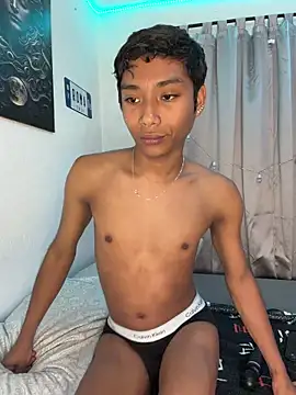 Snapshot of alejo_cute chatting on 05/24/26, 03:50 alejo cute online show from 05/24/26, 03:50