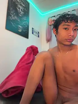 Snapshot of alejo_cute chatting on 06/13/26, 12:14 alejo cute online show from 06/13/26, 12:14