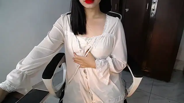 Lunobaby 204 online show from 11/15/25, 01:14