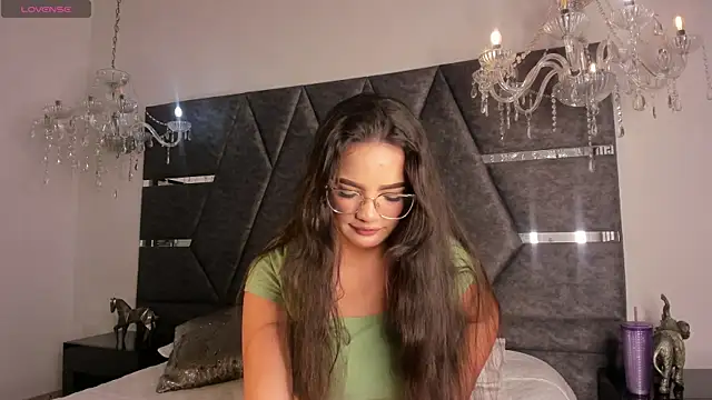 Snapshot of IsabellaGrey19 chatting on 09/22/25, 07:05 IsabellaGrey19 online show from 09/22/25, 07:05