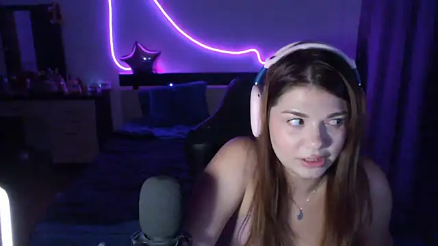 helengilmor online show from 09/29/25, 03:39