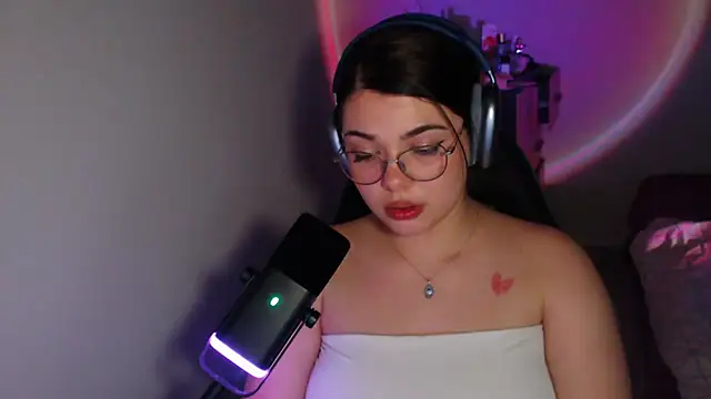 helengilmor online show from 04/22/26, 04:41