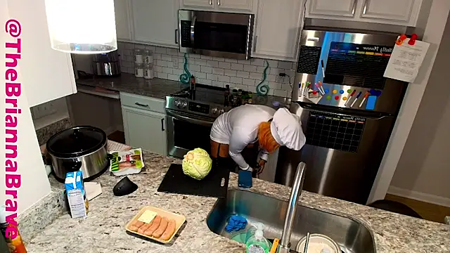 BriannaBrave online show from 11/23/25, 04:23