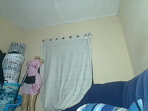 awino001 online show from 12/17/25, 09:54