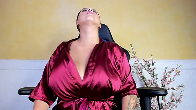 Lau Beauty online show from 01/28/25, 04:18