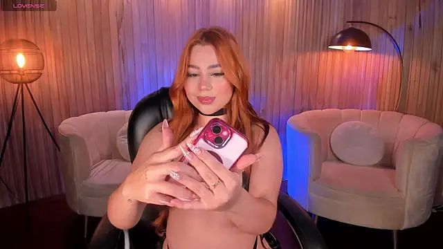 Snapshot of SamanthaKlein_ chatting on 12/29/24, 03:54 SamanthaKlein online show from 12/29/24, 03:54