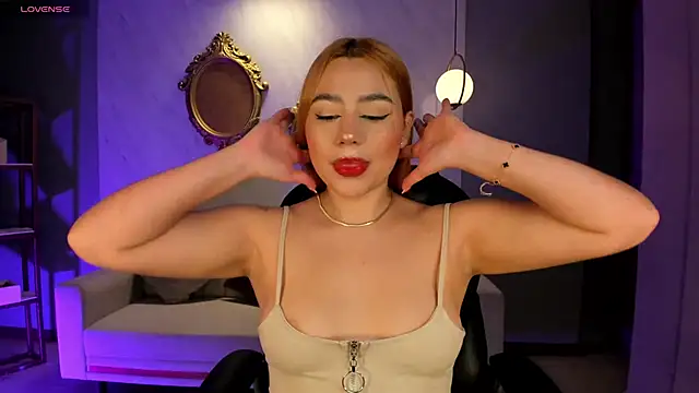 Snapshot of SamanthaKlein_ chatting on 10/22/25, 03:40 SamanthaKlein online show from 10/22/25, 03:40
