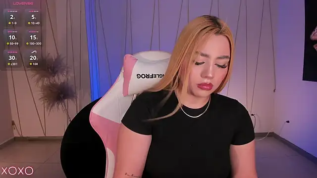 SamanthaKlein  online show from 11/21/25, 12:54