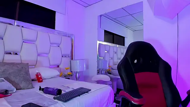 Snapshot of Naomi-Haruno chatting on 01/08/25, 04:23 Naomi-Haruno online show from 01/08/25, 04:23