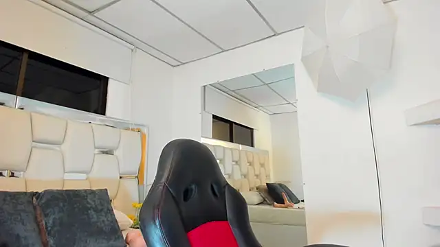 Snapshot of Naomi-Haruno chatting on 01/24/25, 04:16 Naomi-Haruno online show from 01/24/25, 04:16