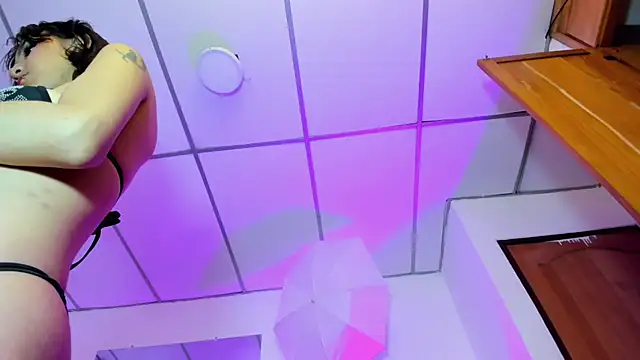 Snapshot of Naomi-Haruno chatting on 02/01/25, 12:51 Naomi-Haruno online show from 02/01/25, 12:51