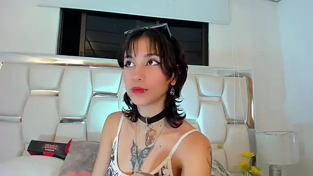 Snapshot of Naomi-Haruno chatting on 02/06/25, 08:18 Naomi-Haruno online show from 02/06/25, 08:18