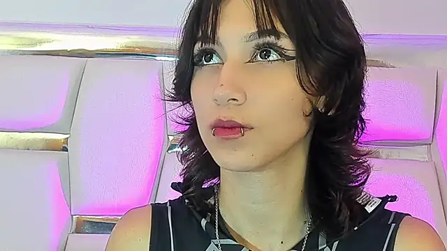 Snapshot of Naomi-Haruno chatting on 02/11/25, 11:10 Naomi-Haruno online show from 02/11/25, 11:10