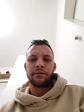 Snapshot of Chriso0007 chatting on 10/17/25, 01:42 Chriso0007 online show from 10/17/25, 01:42