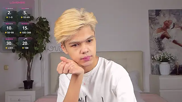 Felix Rey online show from 02/26/25, 04:24