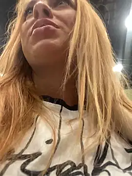 Snapshot of Sweet___Emily chatting on 12/06/24, 02:28 Sweet   Emily online show from 12/06/24, 02:28