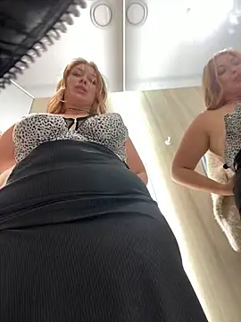 Snapshot of Sweet___Emily chatting on 12/15/24, 05:31 Sweet   Emily online show from 12/15/24, 05:31