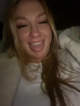 Snapshot of Sweet___Emily chatting on 12/18/24, 07:19 Sweet   Emily online show from 12/18/24, 07:19