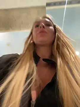 Snapshot of Sweet___Emily chatting on 03/10/25, 01:32 Sweet   Emily online show from 03/10/25, 01:32