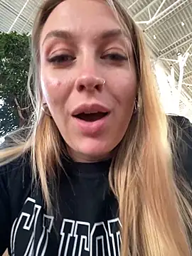 Snapshot of Sweet___Emily chatting on 09/09/25, 02:05 Sweet   Emily online show from 09/09/25, 02:05