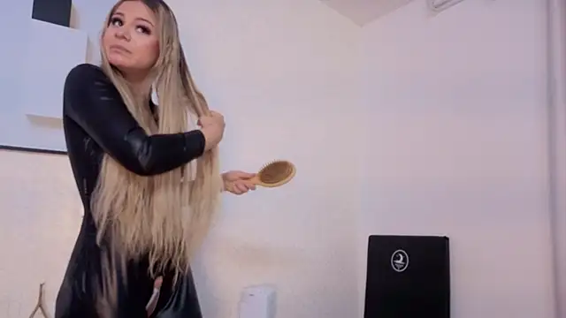 sky johnson online show from 04/17/26, 07:06