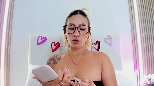 Emily robertss online show from 02/16/26, 07:10