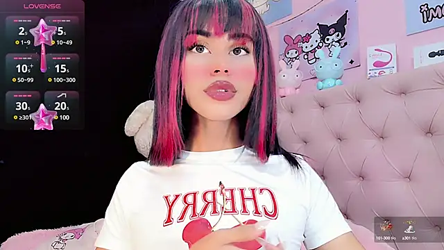 Snapshot of Cute_Roxxy chatting on 02/02/25, 10:35 Cute Roxxy online show from 02/02/25, 10:35