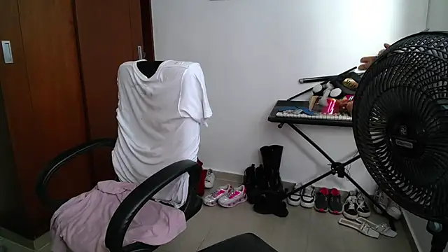 venelope1 online show from 11/27/25, 08:00