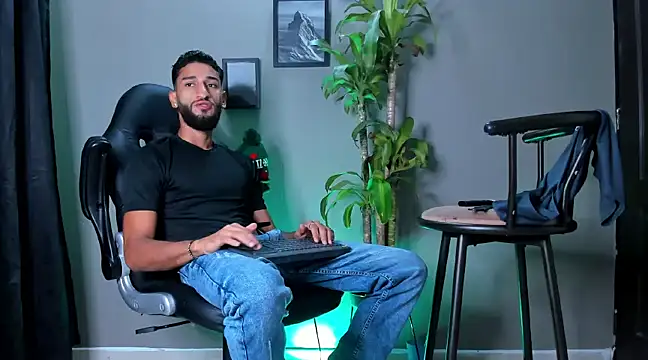 Damian 022 online show from 12/28/24, 10:23