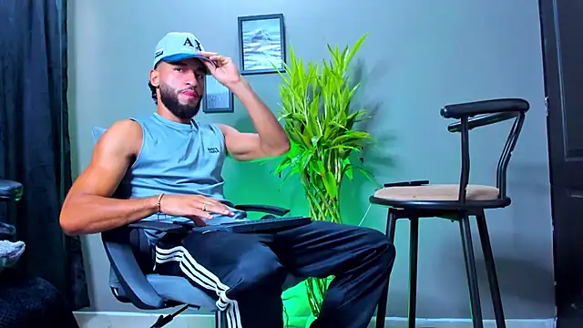 Damian 022 online show from 10/25/25, 02:13