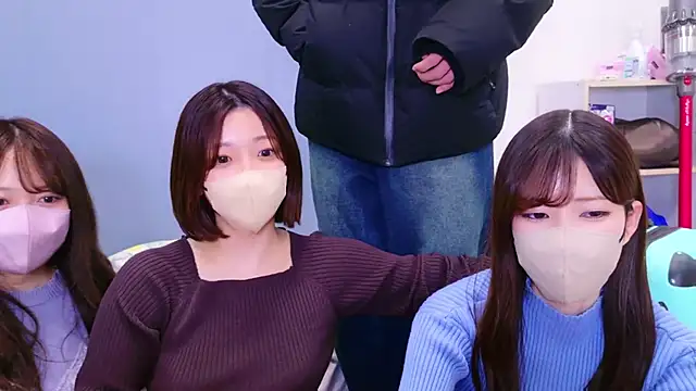 Snapshot of HaruruHappy chatting on 12/09/24, 04:05 HaruruHappy online show from 12/09/24, 04:05