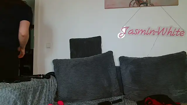 Jasmin-White online show from 05/06/26, 04:01