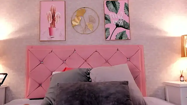 Snapshot of Ginger_Violetta_ chatting on 01/18/25, 07:37 Ginger Violetta online show from 01/18/25, 07:37