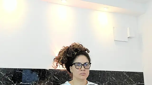 Juliabadlee online show from 02/20/25, 12:19