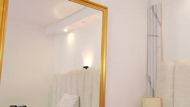 Juliabadlee online show from 11/03/25, 07:15