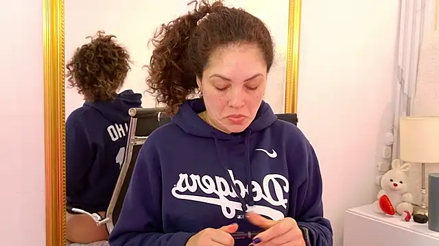 Juliabadlee online show from 11/13/25, 08:41