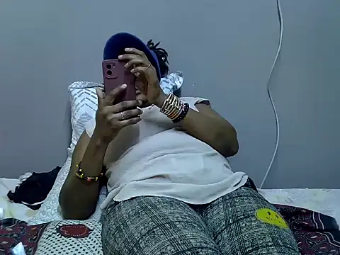 Snapshot of Hot_Caro chatting on 12/12/24, 04:53 Hot Caro online show from 12/12/24, 04:53