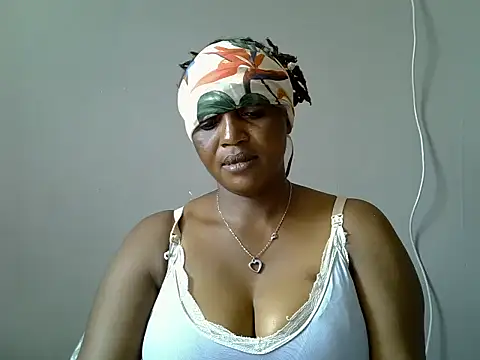 Snapshot of Hot_Caro chatting on 12/28/24, 10:58 Hot Caro online show from 12/28/24, 10:58