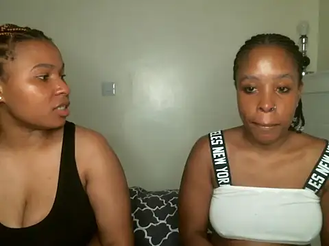 R-thequeen online show from 03/11/25, 09:48