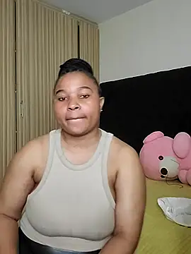 Snapshot of R-thequeen chatting on 07/15/26, 11:48 R-thequeen online show from 07/15/26, 11:48