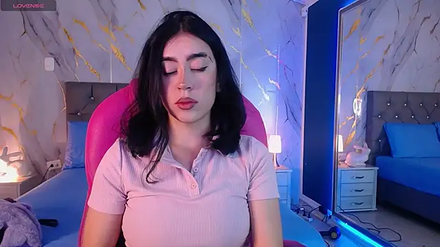 Julieta De Los Angeles online show from 02/05/25, 03:45