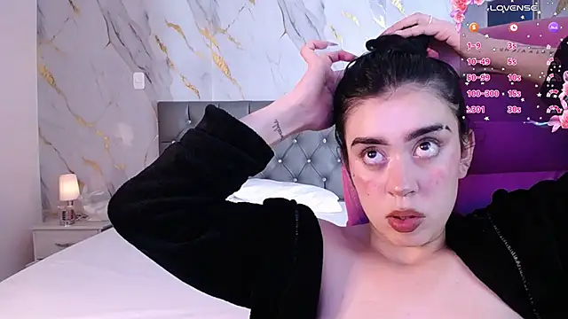 Julieta De Los Angeles online show from 02/12/25, 09:42