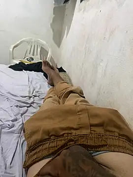 Snapshot of broklinguga chatting on 03/15/25, 07:53 broklinguga online show from 03/15/25, 07:53