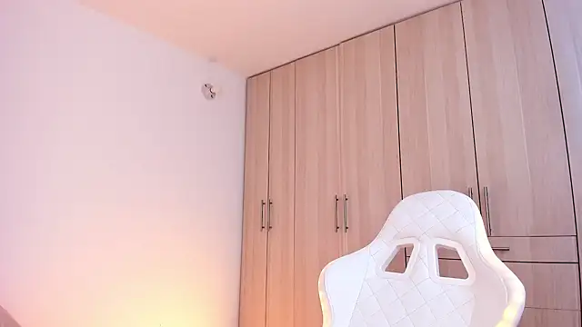 Snapshot of liaqueen610 chatting on 12/19/24, 09:38 liaqueen610 online show from 12/19/24, 09:38